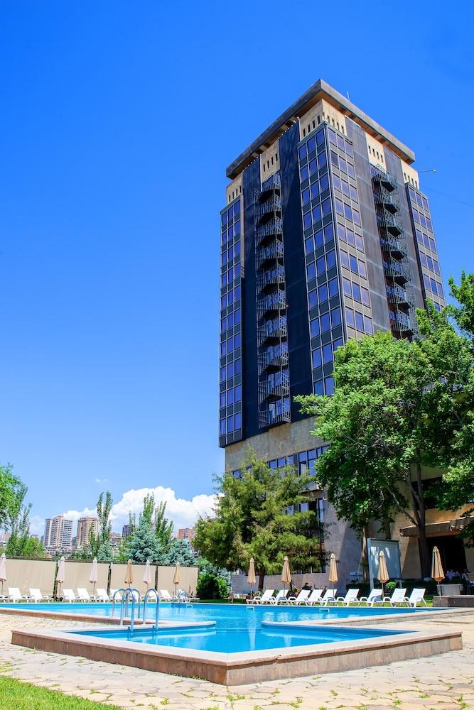 President Hotel By Hrazdan Hotel Cjsc Jerevan Eksteriør billede