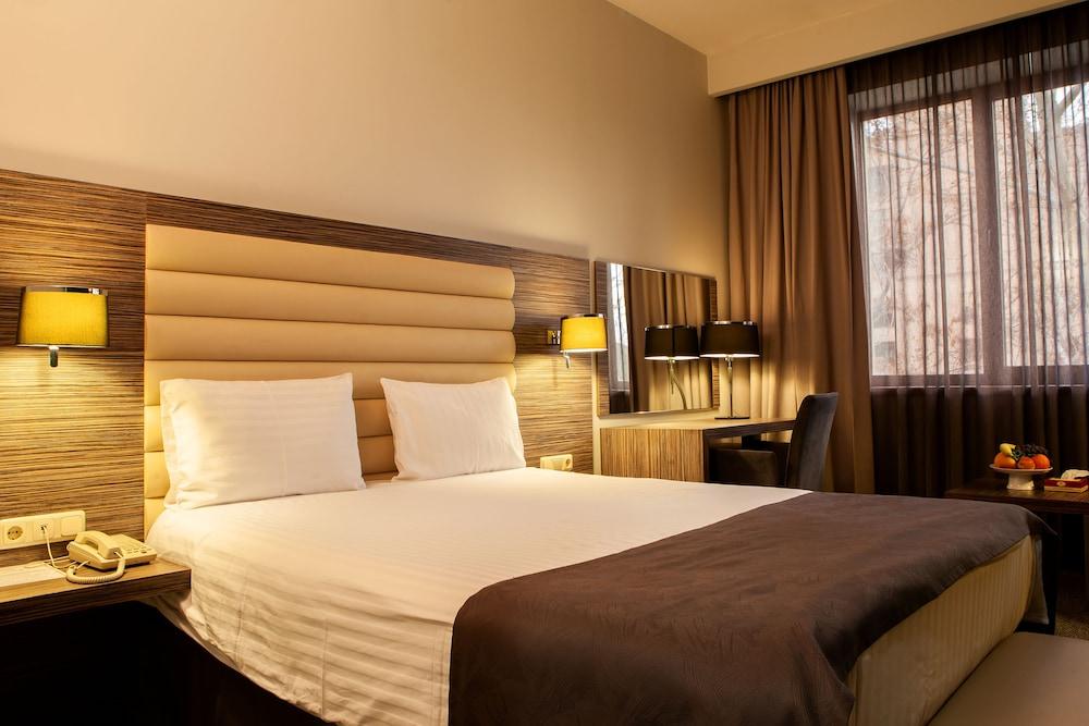 President Hotel By Hrazdan Hotel Cjsc Jerevan Eksteriør billede