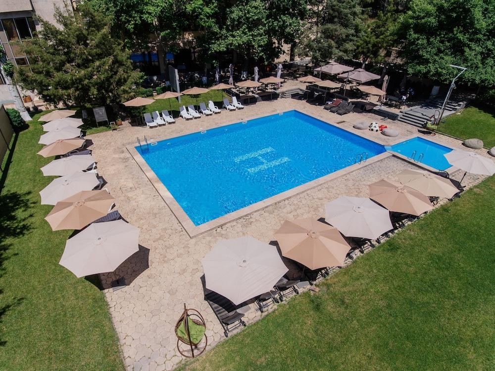 President Hotel By Hrazdan Hotel Cjsc Jerevan Eksteriør billede