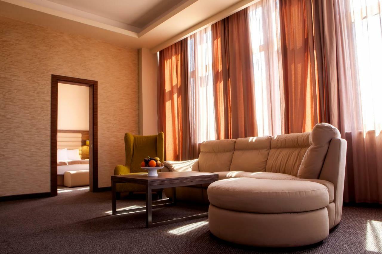 President Hotel By Hrazdan Hotel Cjsc Jerevan Eksteriør billede